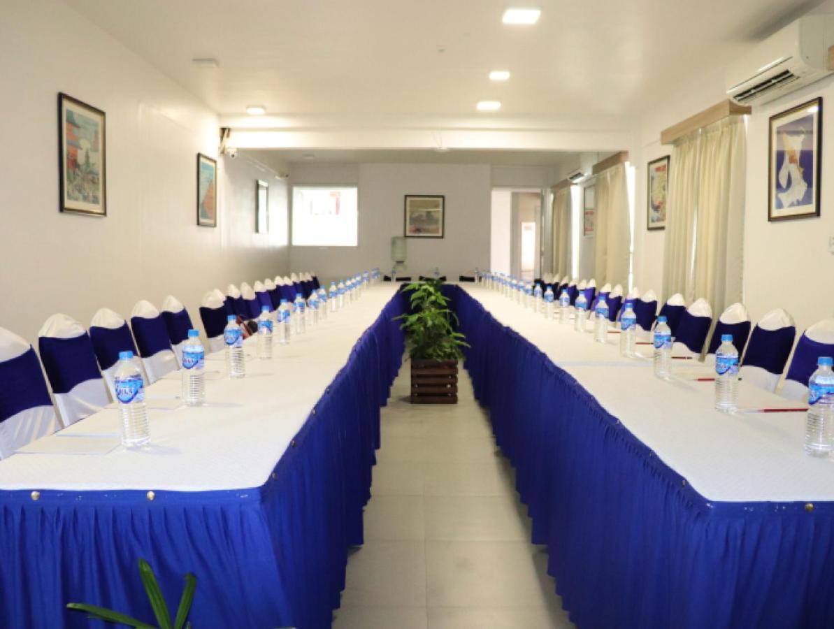 Niko Hotels Kochi Buitenkant foto