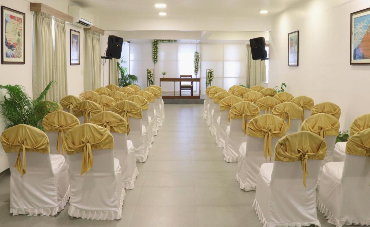 Niko Hotels Kochi Buitenkant foto