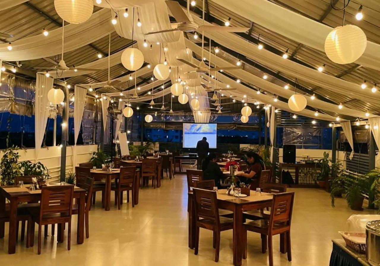 Niko Hotels Kochi Buitenkant foto