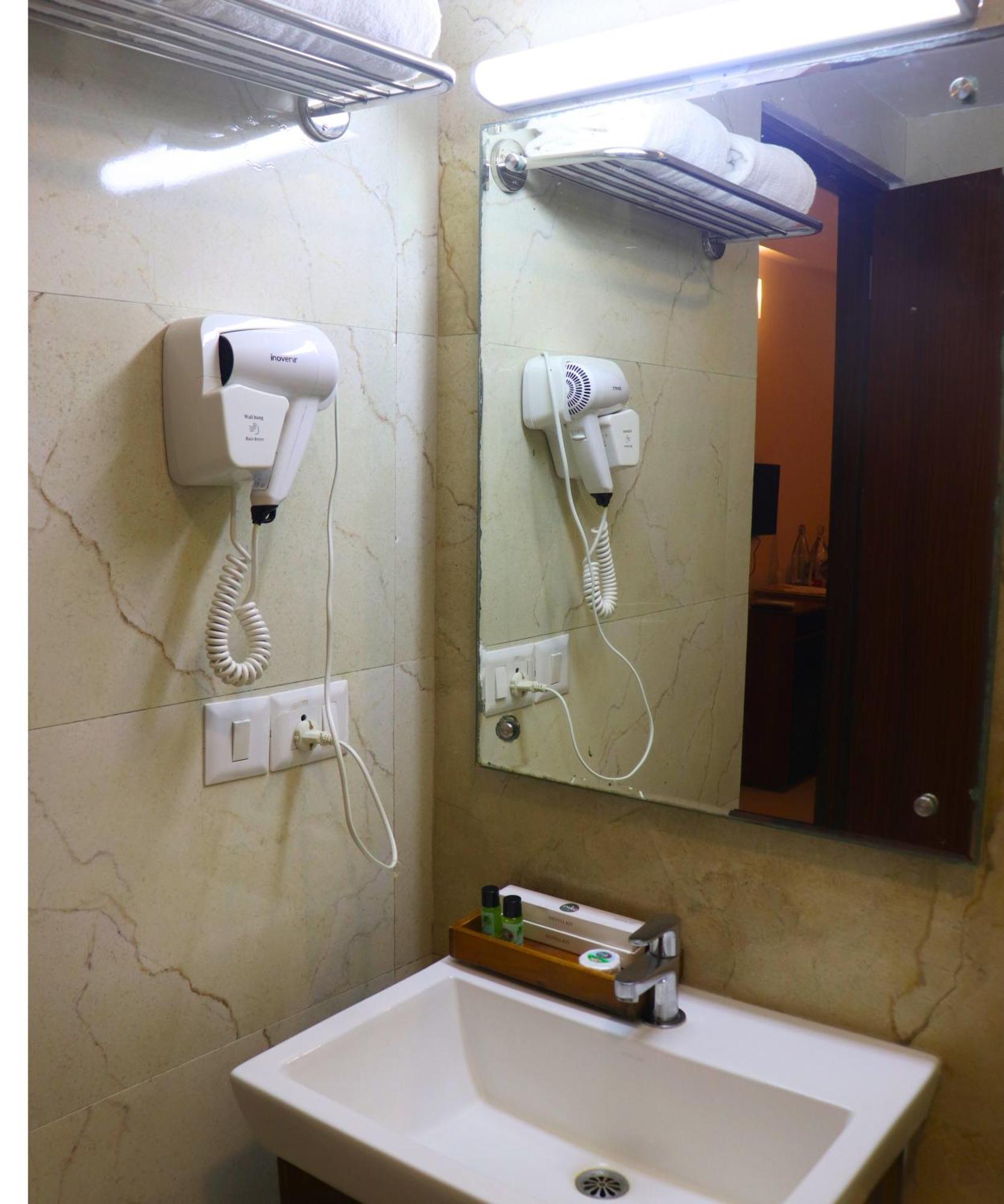 Niko Hotels Kochi Buitenkant foto