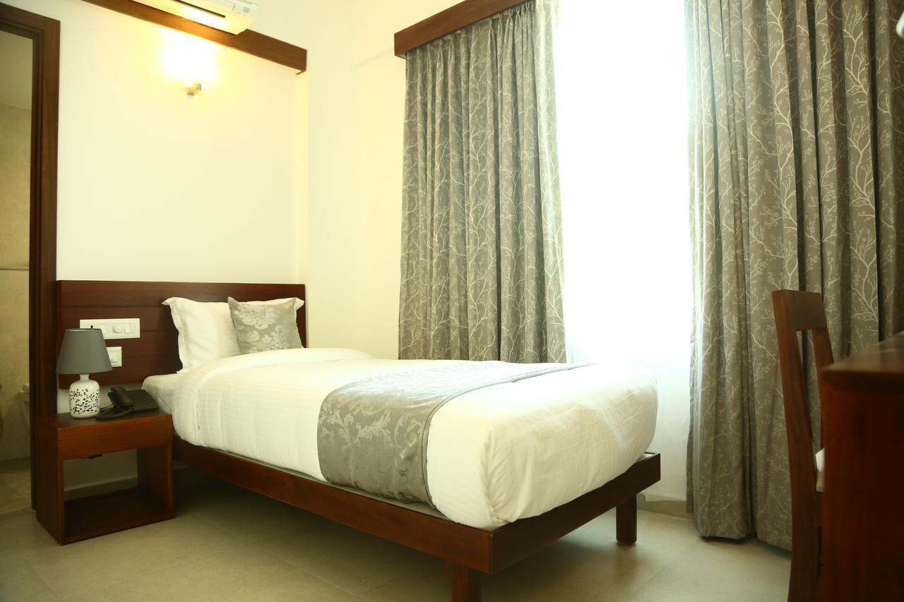Niko Hotels Kochi Buitenkant foto