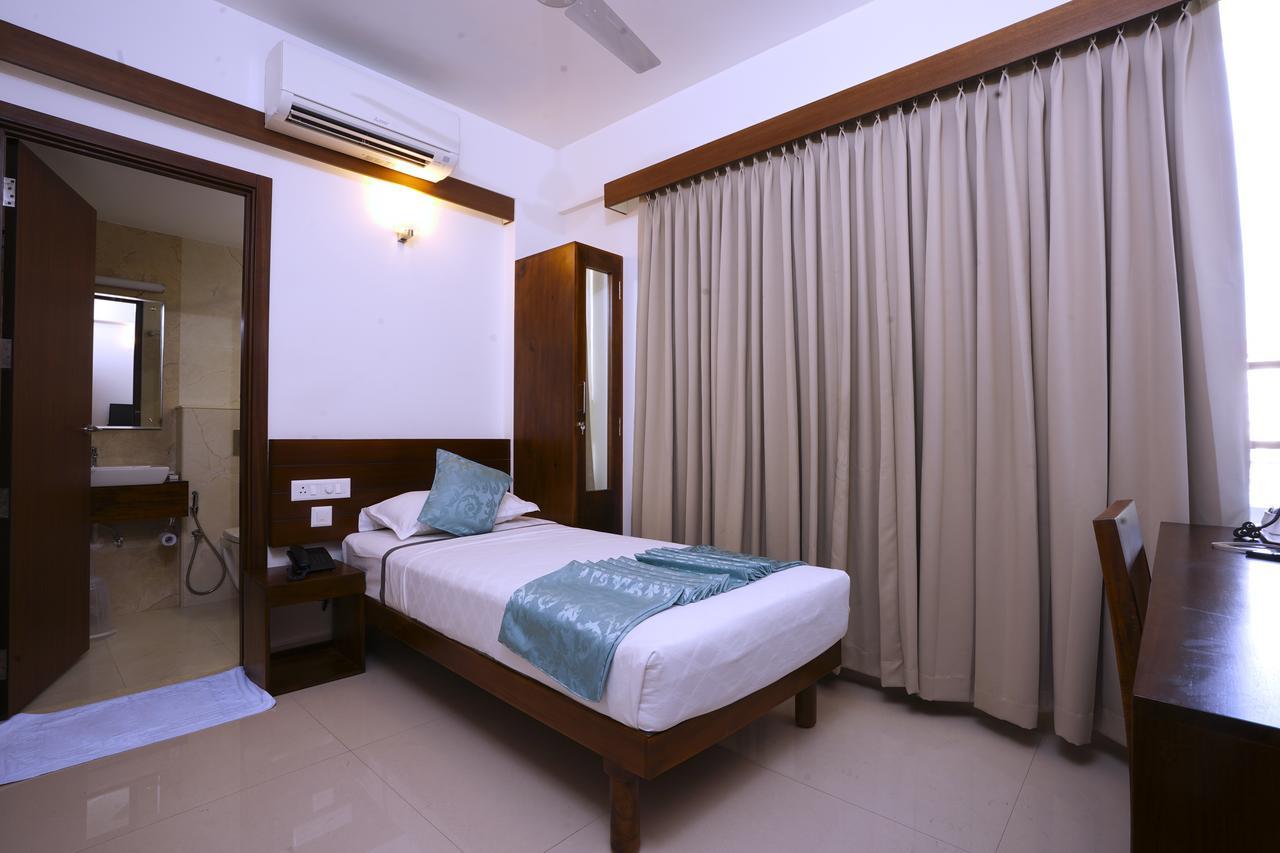 Niko Hotels Kochi Buitenkant foto