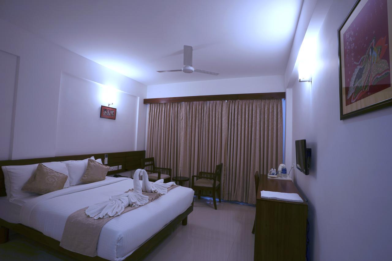 Niko Hotels Kochi Buitenkant foto